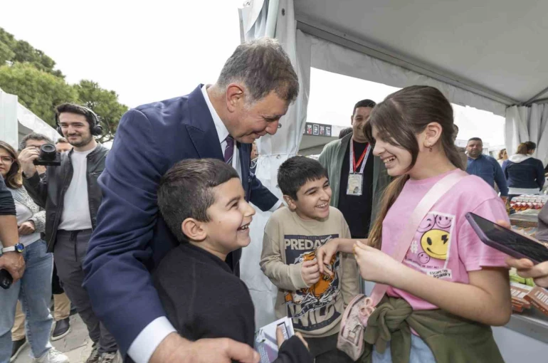 İzmir’de Edebiyat Şöleni